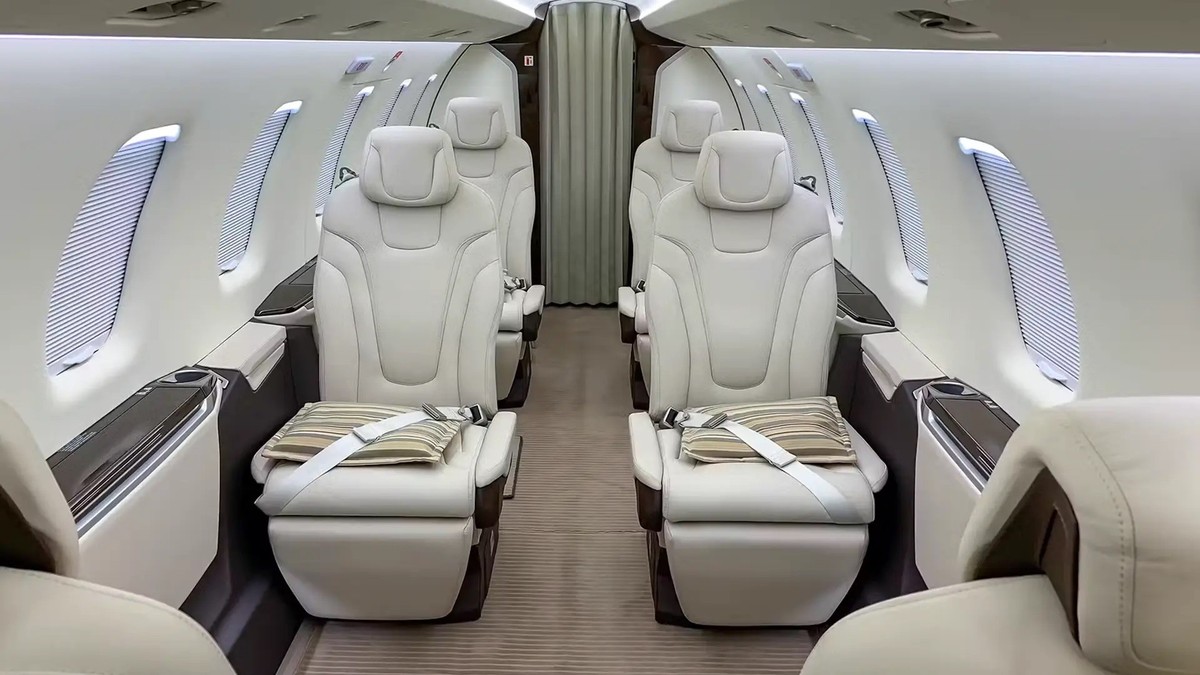Pilatus PC-24 Super Versatile Jet business jet privatjet schweiz jeff bezos https://www.pilatus-aircraft.com/