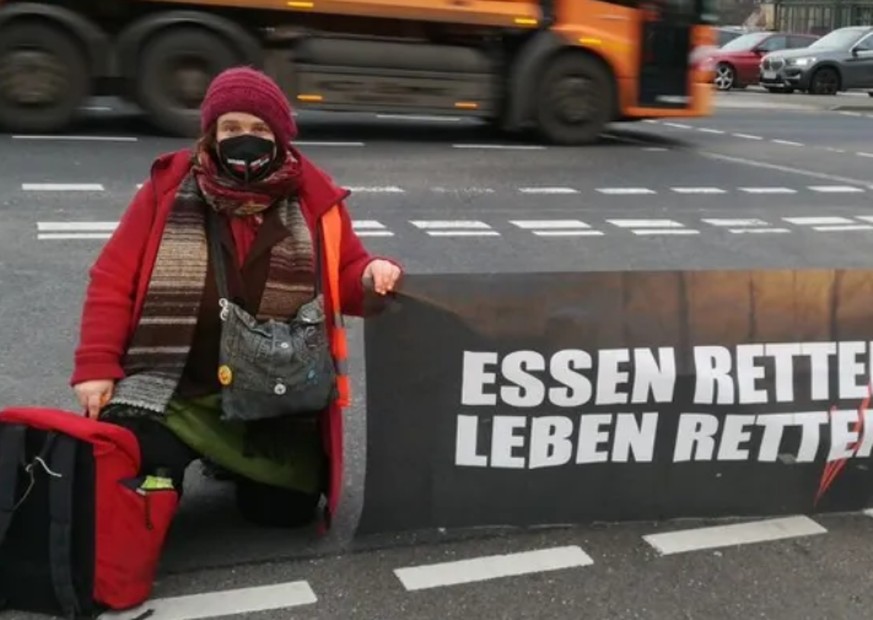 Klima-Kleberin der «Letzten Generation» droht lange Haftstrafe