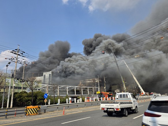 epa12835561 Black smoke billows from a fire at a car parts plant in Daejeon, South Korea, 20 March 2026. The blaze left at least 50 people injured, including 35 with serious injuries. EPA/YONHAP SOUTH ...