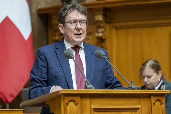 Bundesrat Albert Roesti spricht im Nationalrat an der Fruehjahrssession der Eidgenoessischen Raete, am Montag, 11. Maerz 2024, in Bern. (KEYSTONE/Peter Schneider)