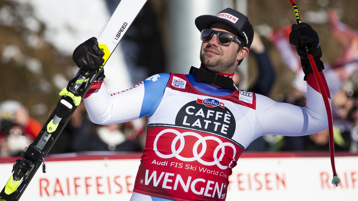Winner Beat Feuz of Switzerland celebrates on his way to the podium after the men's downhill race at the Alpine Skiing FIS Ski World Cup in Wengen, Switzerland, Saturday, January 18, 2020. (KEYST ...