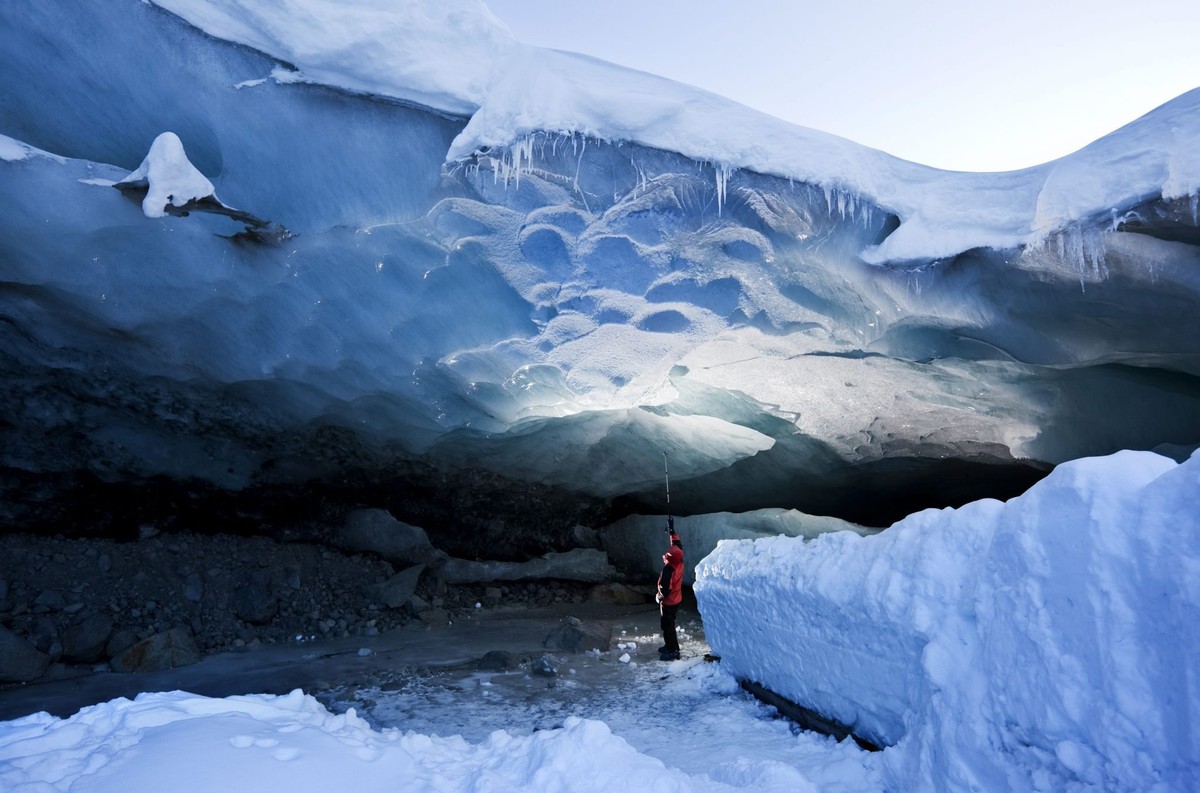 Besucher beim Morteratschgletscher.
