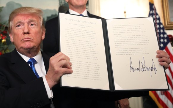 epaselect epa06371975 US President Donald J. Trump signs his proclamantion about his controversial decision to formally recognize Jerusalem as the capital of Israel, and his plan to relocate the US em ...