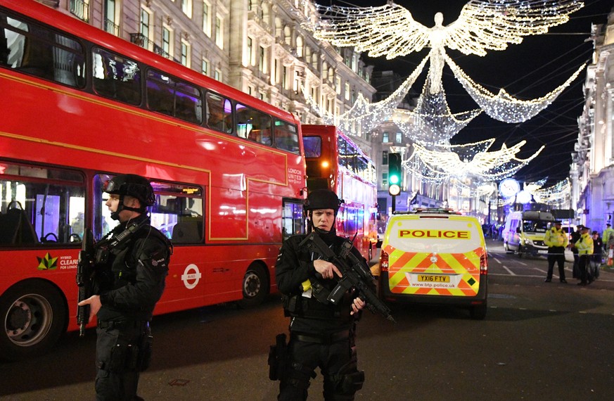 epa06348636 Armed London police officers react to an incident near Oxford Circus tube station in Oxford Street, central London, Britain. 24 November 2017. The London Metropolitan Police (MPS) state th ...
