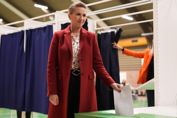 Danish Prime Minister Mette Frederiksen casts her ballot at a polling station in Hareskovhallen in Vaerloese, Denmark, on Tuesday, Nov 1, 2022. Denmark&#039;s election on Tuesday is expected to change ...