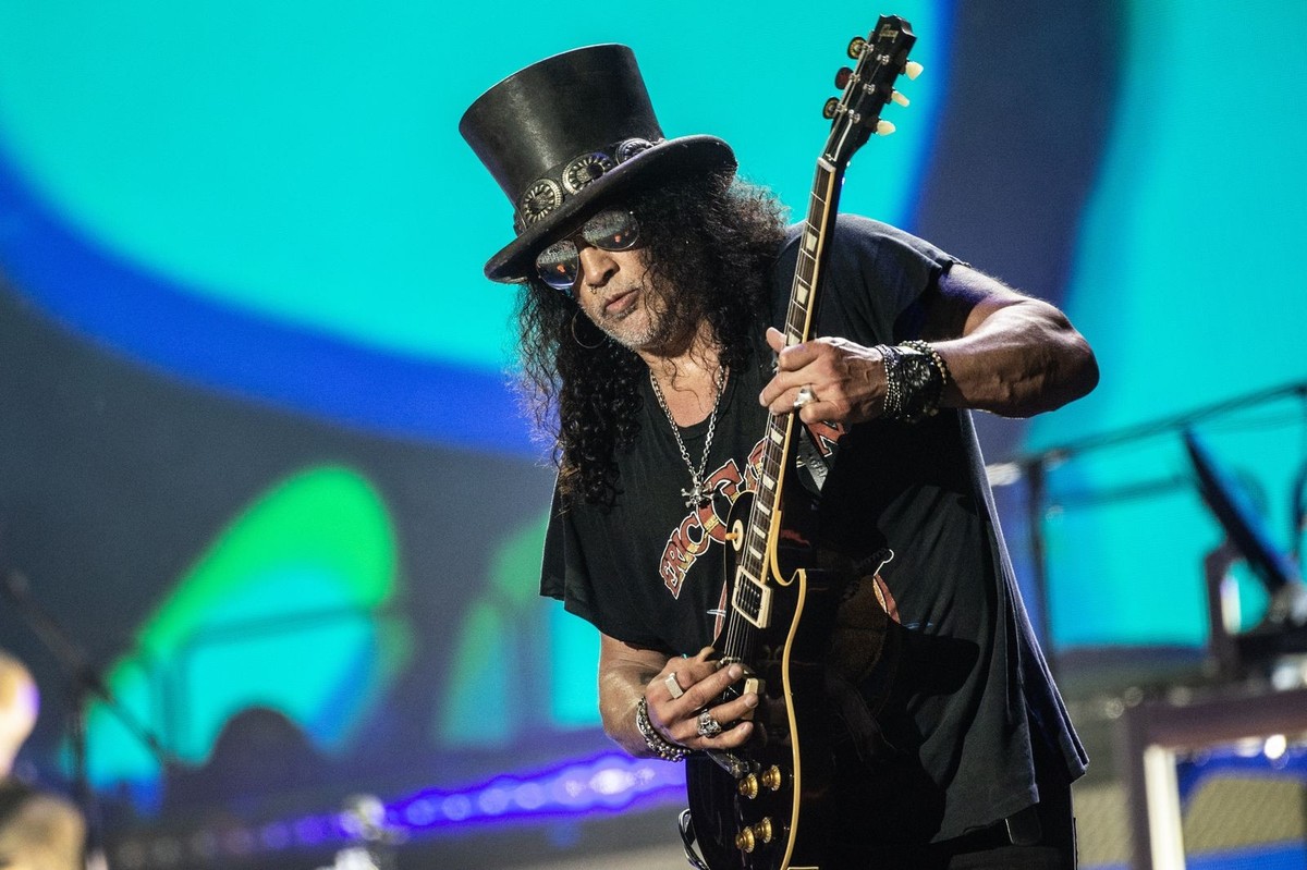 epa10698140 Slash of US band Guns N' Roses performs during the closing night of Copenhell heavy metal festival in Copenhagen, Denmark, 17 June 2023 (issued 18 June 2023). EPA/Helle Arensbak DENMA ...
