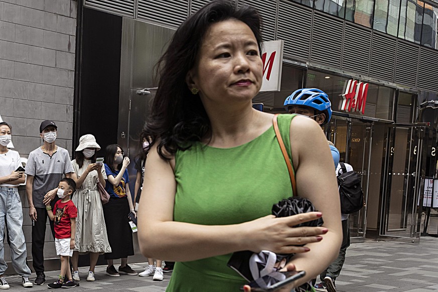 Eineinhalb Jahre nach ihrer Festnahme wird die Australierin Cheng Lei, die für Chinas Staatsfernsehen gearbeitet hatte, in Peking vor Gericht gestellt. Ihr droht lebenslange Haft.