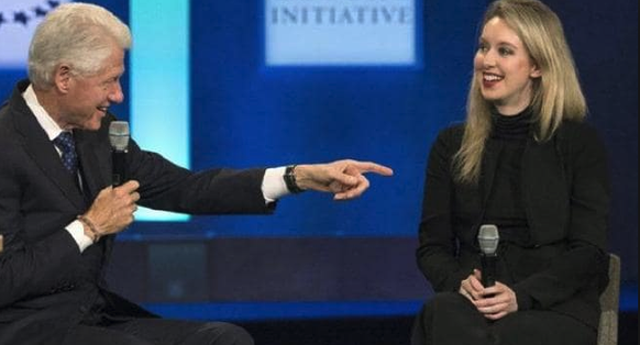 Mit dem Mächtigen auf Du und Du: Elizabeth Holmes im Gespräch mit Bill Clinton.