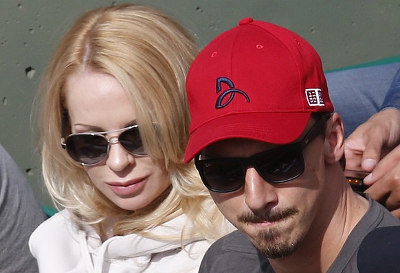 Paris St Germain&#039;s Zlatan Ibrahimovic (R) and his wife Helena Seger watch Novak Djokovic of Serbia&#039;s men&#039;s singles match against Gilles Muller of Luxembourg at the Roland Garros stadium ...