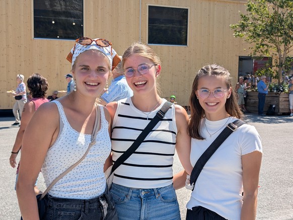 Lisa, Melanie und Anina aus dem Entlebuch besuchen das Eidgenössische Schwingfest in Mollis GL