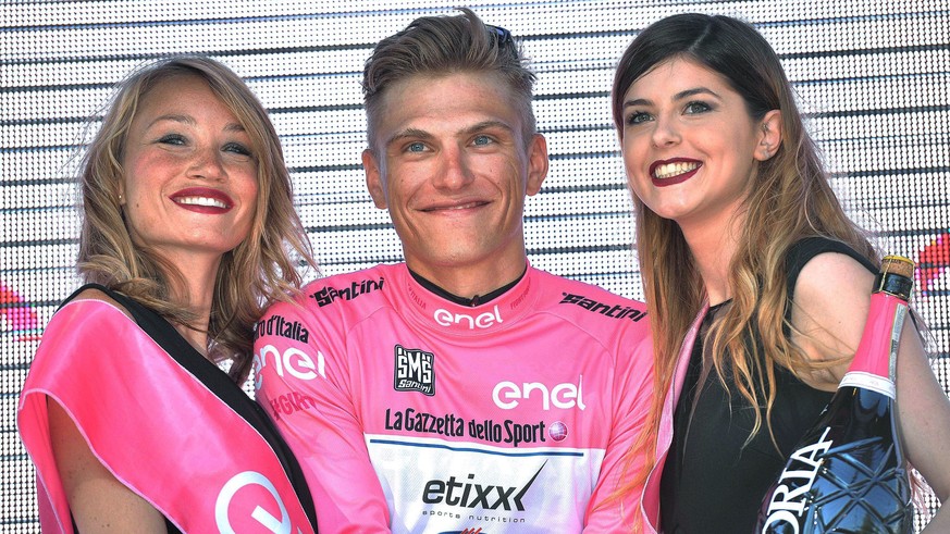 Pretty in pink: Kittel und die Ehrendamen.