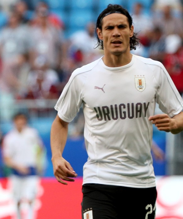 epa06838799 Edinson Cavani of Uruguay of Uruguay warms up prior to the FIFA World Cup 2018 group A preliminary round soccer match between Uruguay and Russia in Samara, Russia, 25 June 2018.

(RESTRI ...