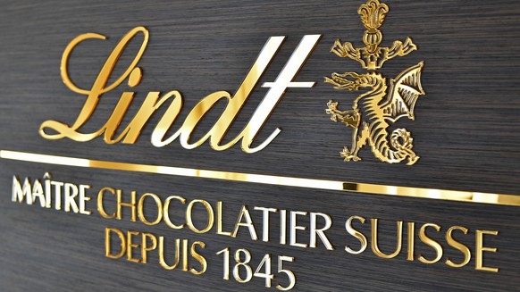 ARCHIVBILD ZUM UMSATZ VON LINDT &amp; SPRUENGLI IM GESCHAEFTSJAHR 2021, AM DIENSTAG, 18. JANUAR 2022 - Lindt und Spruengli Logo an der Bilanz - Medienkonferenz in Kilchberg (ZH) am Dienstag, 5. Maerz  ...