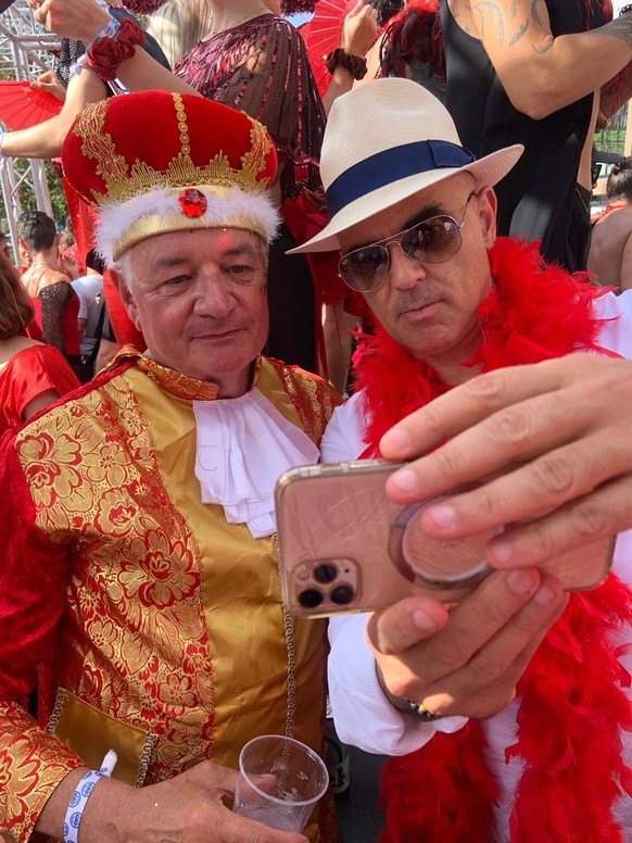 Ein Bild mit seiner, äh, Majestät.