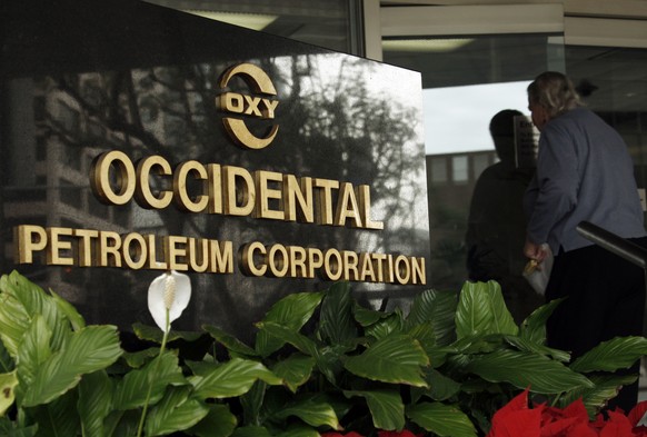 FILE - In this Jan. 29, 2010, file photo, an employee enters the Occidental Petroleum headquarters building in Los Angeles. Warren Buffett&#039;s company picked up another $368 million worth of Occide ...