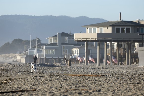 epa11759659 Houses along Stinson Beach, Marin County, California, USA, 05 December 2024. A tsunami warning siren was canceled on the same day following a 7.0 earthquake off the coast of Humboldt Count ...