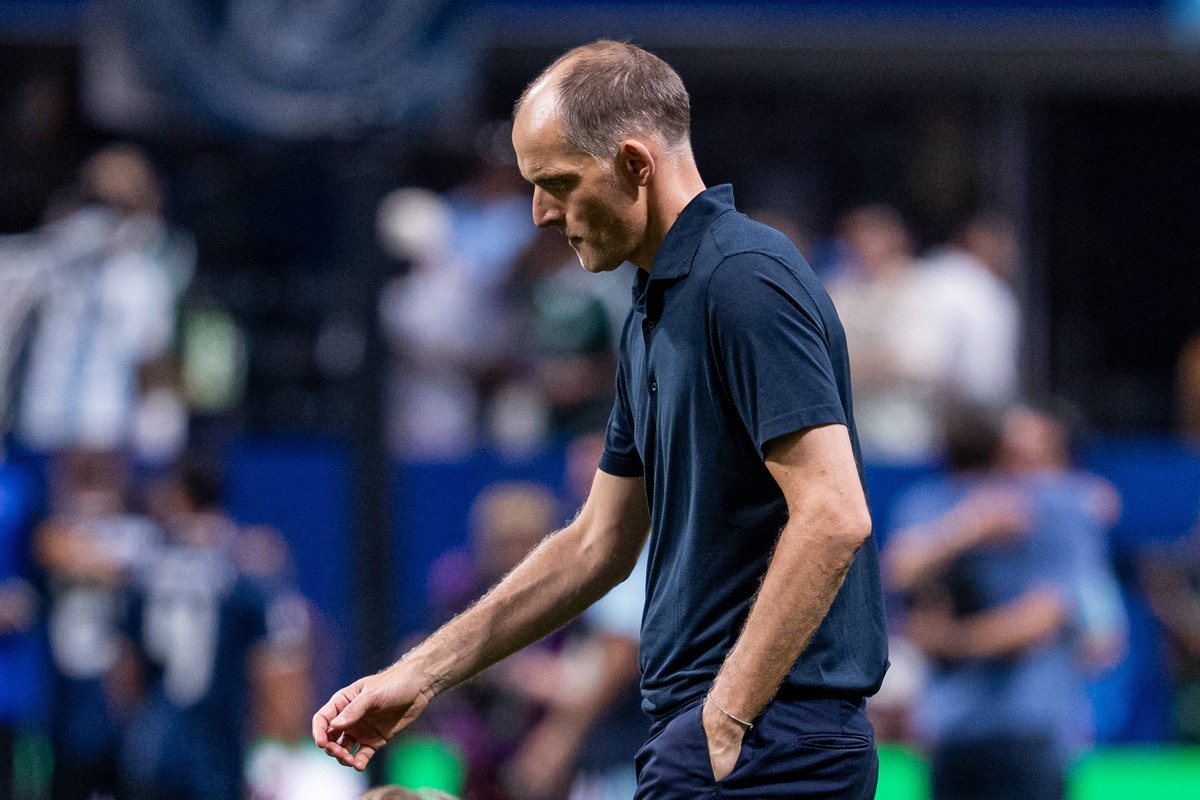 Thomas Tuchel, England s head coach, gestures after the match between England and Argentina in the semi-final of the 2026 FIFA World Cup, WM, Weltmeisterschaft, Fussball held at Mercedes-Benz Stadium  ...