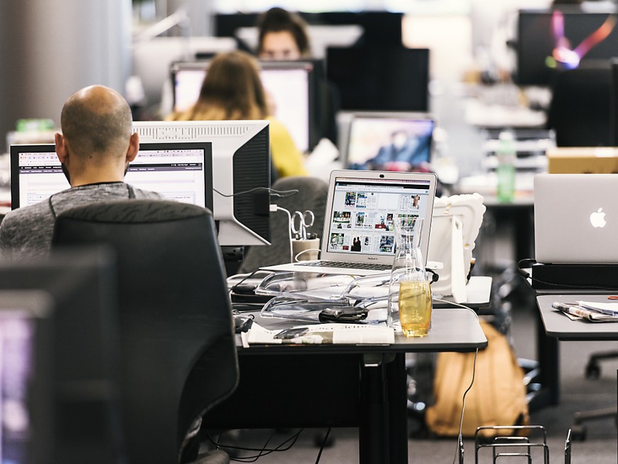 Am Schweizer Arbeitsmarkt sind Buchhalter und IT-Spezialisten in den im Juni publizierten Stellenausschreibungen besonders gefragt.(Symbolbild)