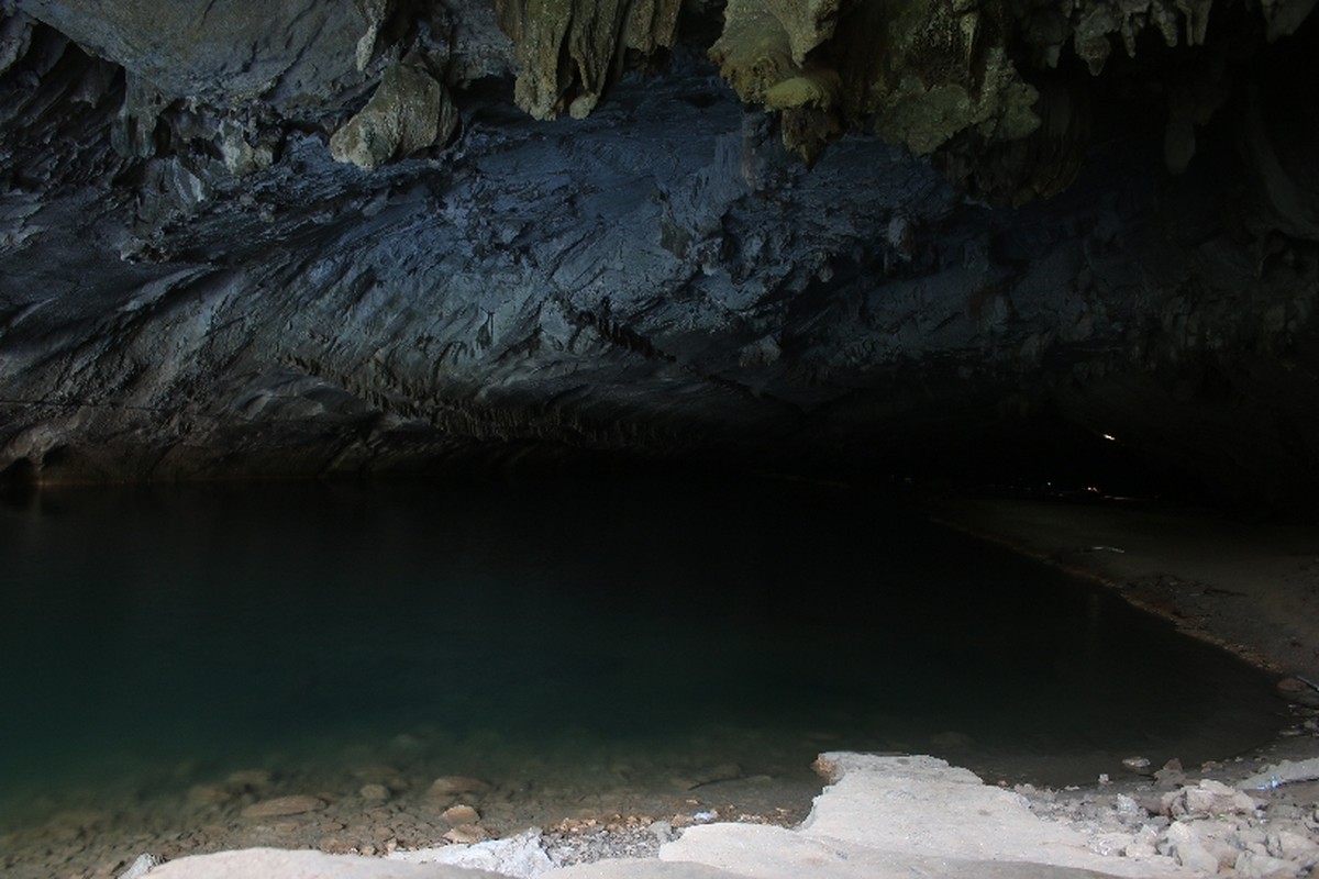 Hier kommt noch etwas Tageslicht in die Höhle, dann folgen 7,5 Kilometer Dunkelheit.
