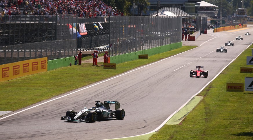Lewis Hamilton lässt in Monza erst nach dem Rennen Spannung aufkommen.