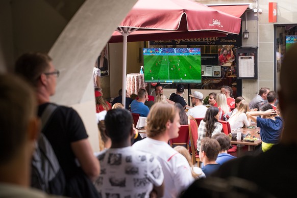 Swiss fans watch the European Championship quarterfinal soccer match between Switzerland and Spain at a public viewing in Bern, Switzerland, Friday, 2 July 2021. (KEYSTONE/Manuel Lopez)