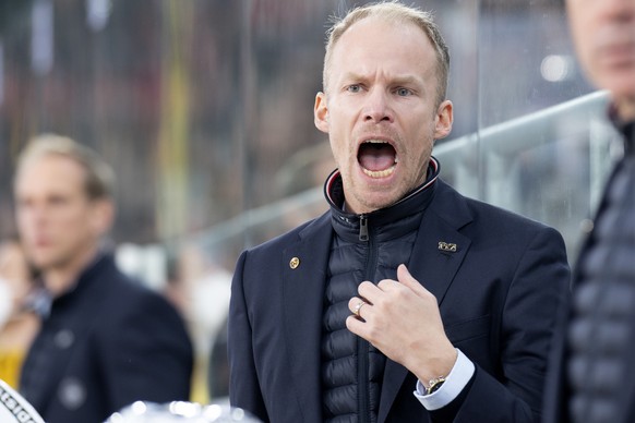 Berns Head Coach Johan Lundskog waehrend dem Qualifikationsspiel der National League zwischen dem EHC Biel und dem SC Bern, am Freitag, 5. November 2021, in der Tissot Arena in Biel. (KEYSTONE/Marcel  ...