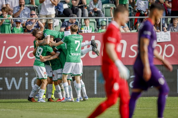 Torjubel bei St. Gallen nach dem 4:0, waehrend dem Meisterschaftsspiel der Super League zwischen dem FC St. Gallen und dem FC Lausanne Sport, am Sonntag, 22. Mai 2022, im Stadion Kybunpark in St. Gall ...