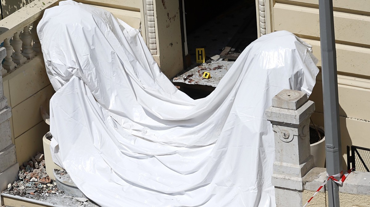 epaselect epa13075287 The entrance of a residential building in Monaco, 30 June 2026, where a suspected parcel bomb explosion the previous evening wounded Ukrainian-born businessman Vadym Yermolaiev a ...