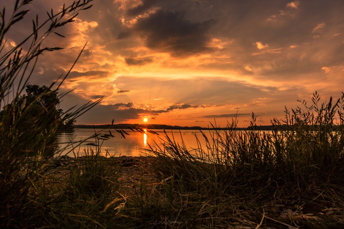 sonnenuntergang in bayern, deutschland