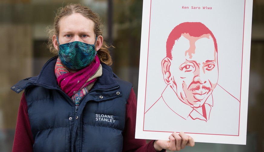 Ken Saro-Wiwa auf einem Plakat eines Londoner Demonstranten.