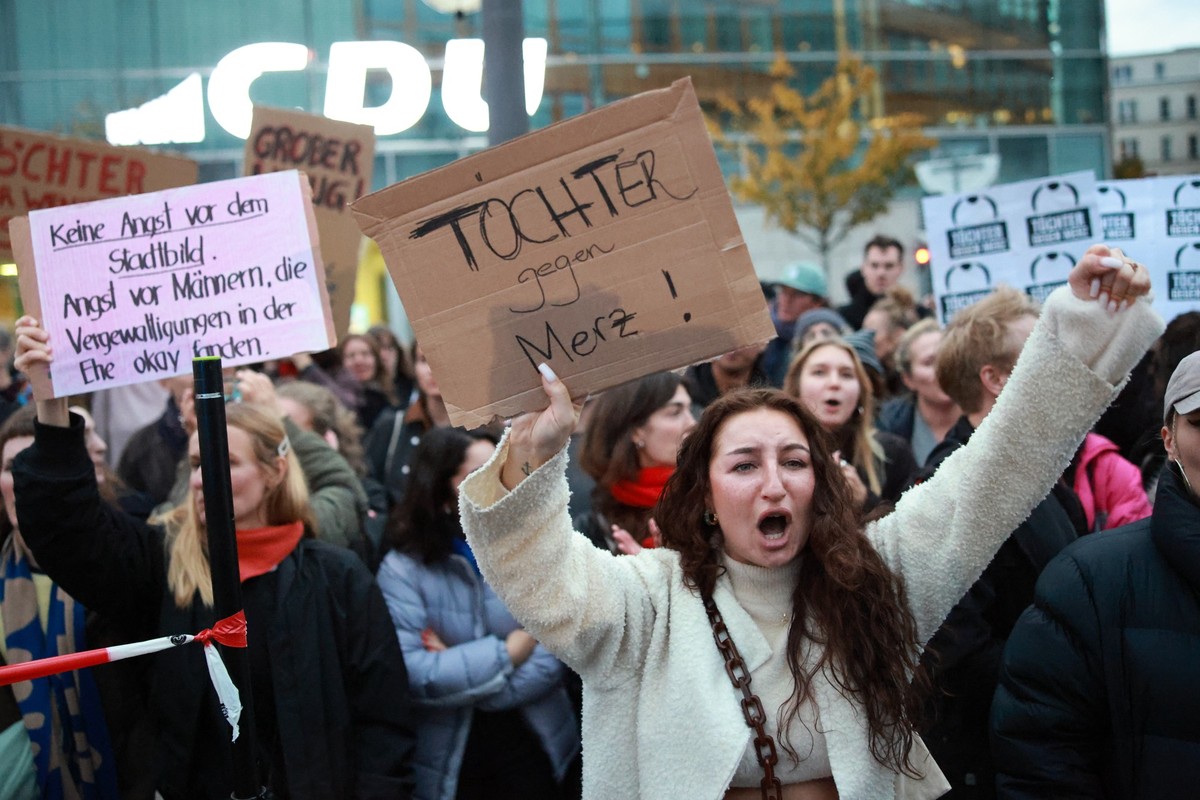 epa12470550 A protester holds a placard reading &amp;#x2018;Daughters against Merz' during a rally in front of the Christian Democratic Union (CDU) headquarters in Berlin, Germany, 21 October 202 ...