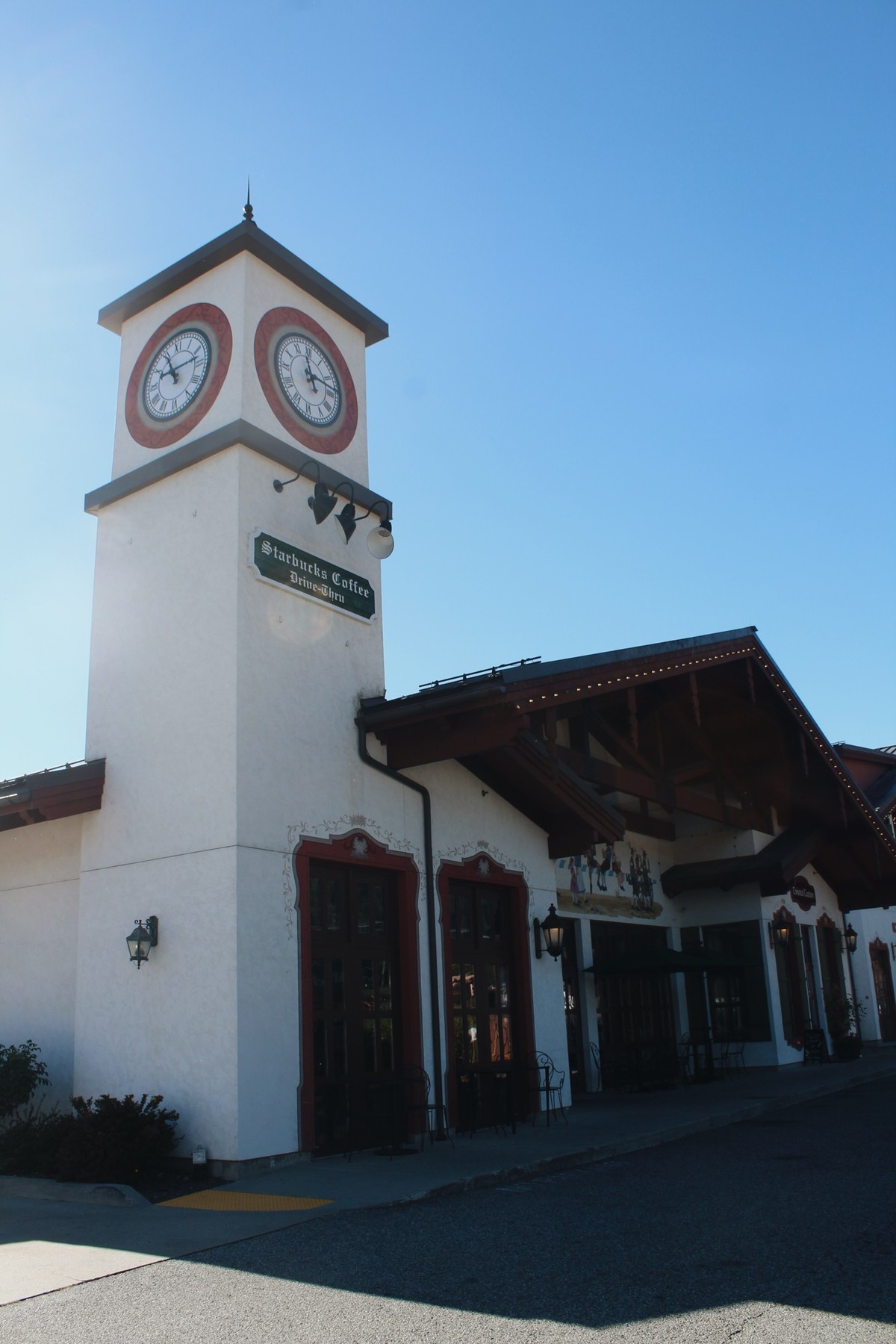 Des façades bavaroises, les montagnes de l’Etat de Washington et beaucoup de touristes: bienvenue à Leavenworth.