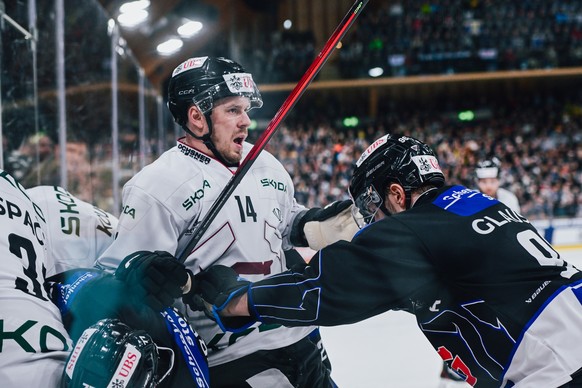 epa12613070 Praha's Filip Chlapik (L) during the game between HC Fribourg-Gotteron and HC Sparta Praha at the 97th Spengler Cup ice hockey tournament in Davos, Switzerland, 26 December 2026. EPA/ ...