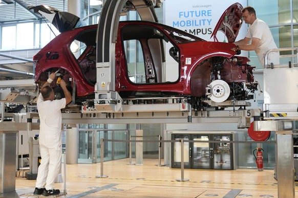 Employees of the German car manufacturer Volkswagen assemble an ID.3 electric car at the transparent factory in Dresden, Germany, Wednesday, May 14, 2025. (AP Photo/Matthias Schrader)
Germany Volkswag ...