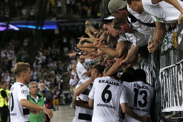 16.08.2016; Bern; Fussball Champions League play-off - BSC Young Boys - Borussia Moenchengladbach; Jubel bei Gladbach nach dem Tor zum 1:3 (Christian Pfander/freshfocus)