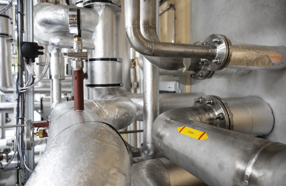 Verschiedene Medienbruecken und Medienversorgungen, Rohre fuer die Gasaufbereitung der Power-to-Gas-Anlage, anlaesslich der Besichtigung der ersten industriellen Power-to-Gas-Anlage von Limeco in Diet ...