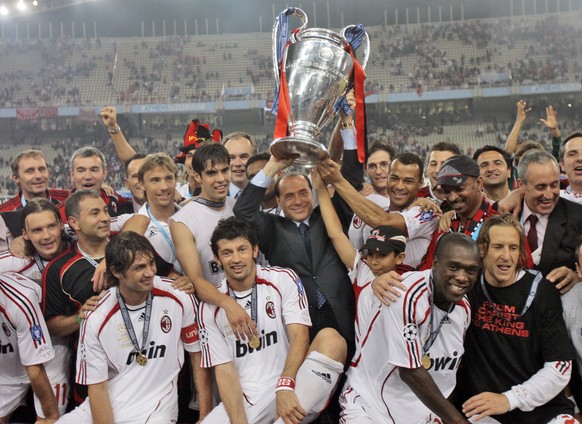 AC Milan&#039;s Silvio Berlusconi raises the trophy aloft as he stands with his team after they beat Liverpool 2-1 to win the Champions League Final soccer match between AC Milan and Liverpool at the  ...