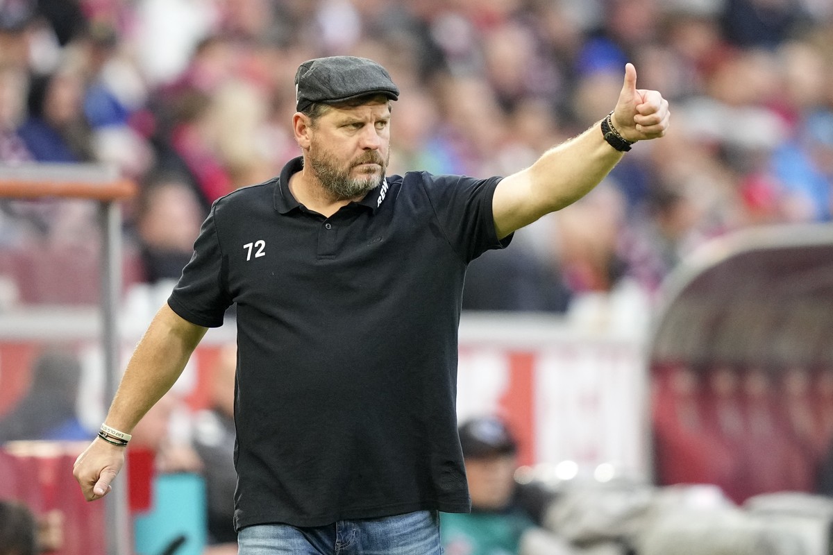 FILE - Cologne's head coach Steffen Baumgart reacts during the German Bundesliga soccer match between 1.FC Cologne and Borussia Moenchengladbach in Cologne, Germany, Sunday, Oct. 22, 2023. (AP Ph ...