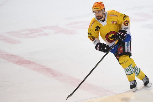 Bern&#039;s Top Scorer Mark Arcobello in action, during the preliminary round game of National League A (NLA) Swiss Championship 2019/20 between HC Ambri Piotta and HC Bern at the ice stadium Valascia ...