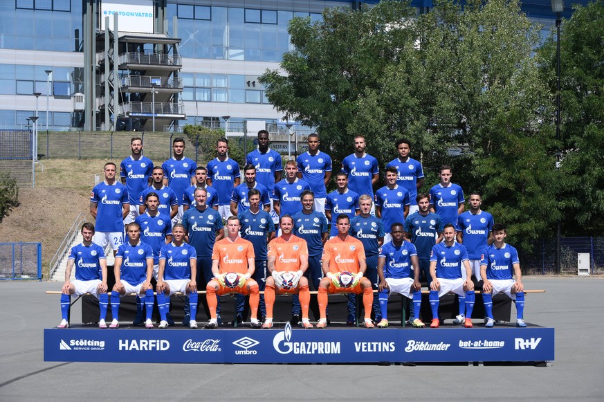 FC Schalke 04 1.BL, Portr�ttermin 2020/2021, Mannschaftsfoto, Unten v.li., Benito Raman, Can Bozdogan, Amine Harit, Markus Schubert, Ralf Faehrmann, Michael Langer, Rabbi Matondo, Steven Skrzybski, Ni ...