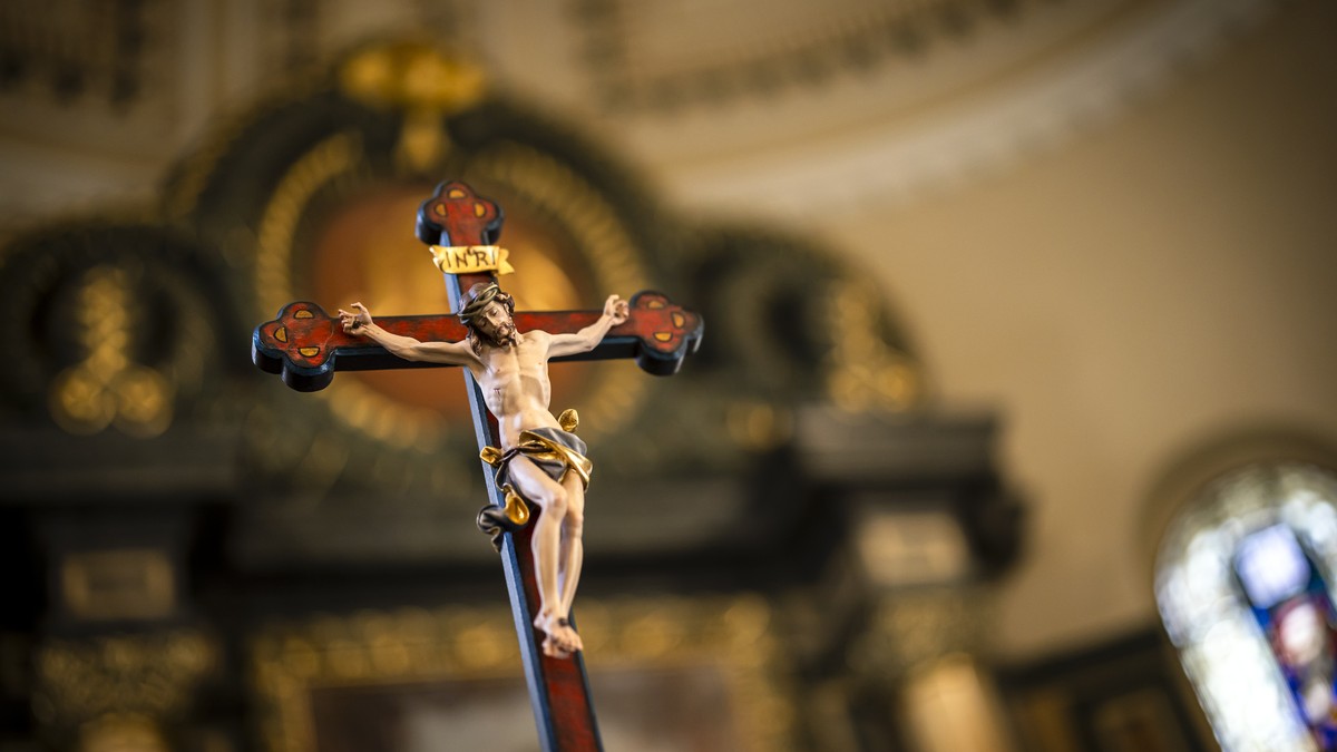 Kirchen-verzeichnen-2024-deutlich-weniger-Austritte-als-2023