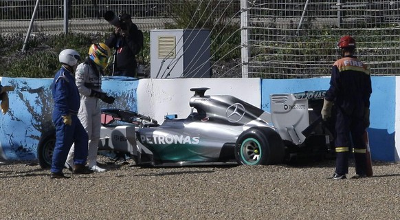 Lewis Hamilton nach seinem Crash.