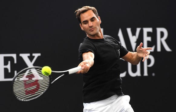 epa10196926 Roger Federer of Switzerland during a practice session in London, Britain, 21 September 2022, ahead of the Laver Cup tennis tournament starting on 23 September. On 15 September announced h ...