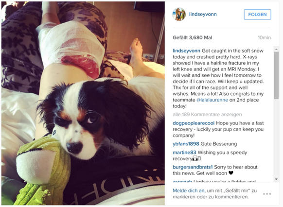 Noch am Abend des Sturzes postete Lindsey Vonn dieses «Jööh-Bild» mit Hündchen und dick eingebundenem Knie.