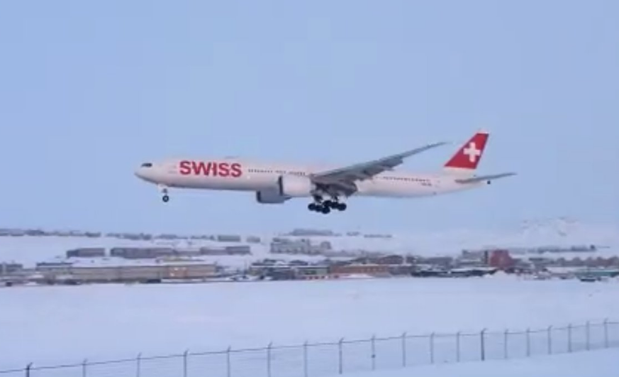 Boeing 777-300ER: Die Swiss-Maschine kurz vor der Landung in Iqaluit.