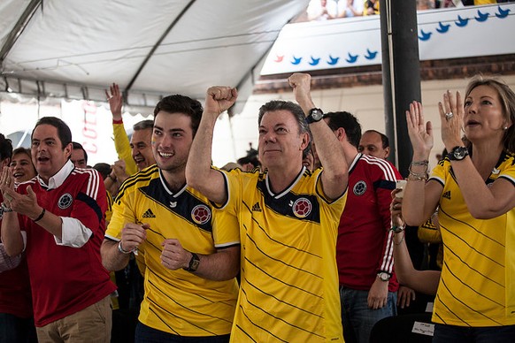 Der kolumbianische Präsident feiert den 3:0-Sieg gegen Griechenland.
