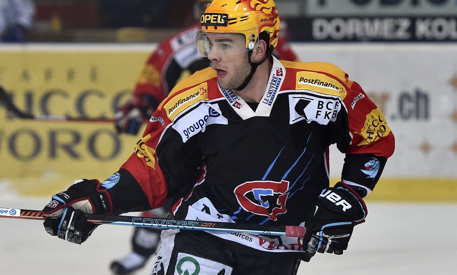 Fribourgs Marc Antoine Pouliot beim Eishockey Meisterschaftsspiel der National League A zwischen dem HC Fribourg-Gotteron und den Kloten Flyers am Dienstag, 24. Februar 2015, in der BCF Arena in Fribo ...