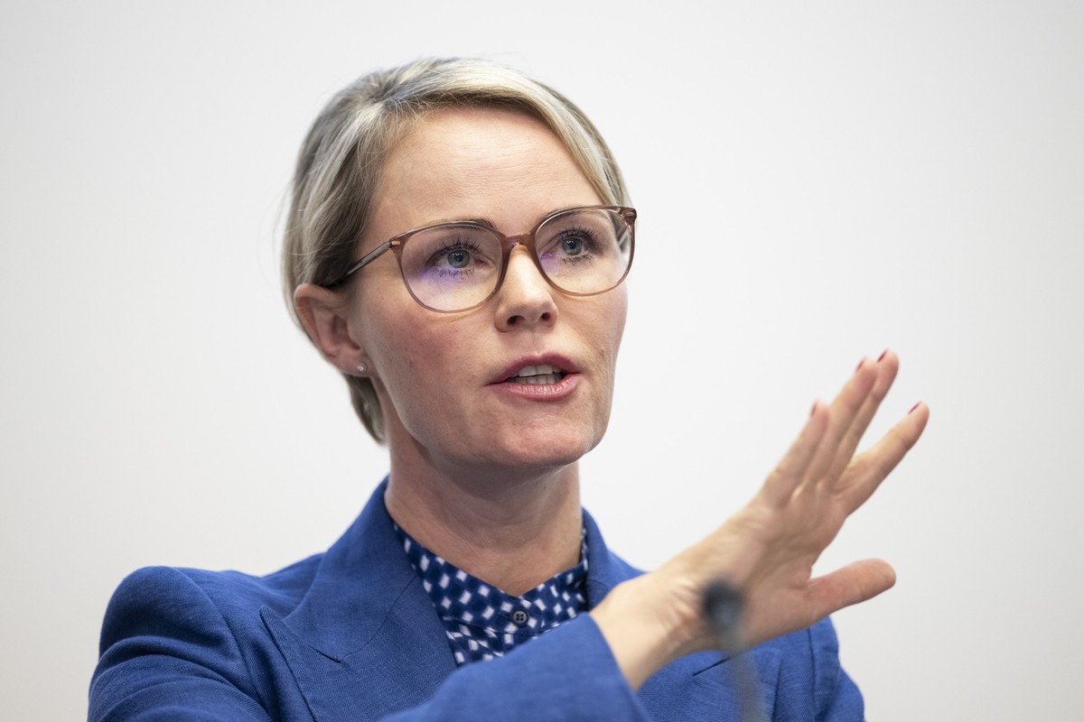 Regierungsraetin Natalie Rickli, informiert an einer Medienkonferenz zur Versorgung von Transgender-Jugendlichen, Schutz vor irreversiblen Eingriffen bei Minderjaehrigen, aufgenommen am Montag, 7. Jul ...