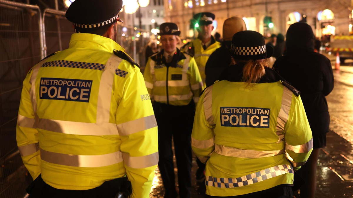Shotgun is fired in clash, injuring two women in London
