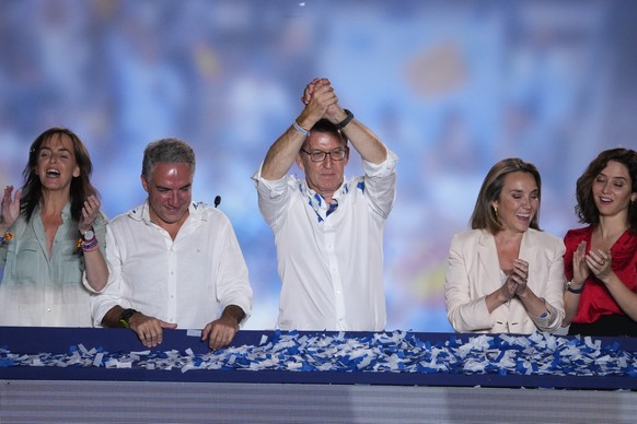 Alberto Feijoo, center, leader of the mainstream conservative Popular Party, gestures to supporters outside the party headquarters following Spain&#039;s general election, in Madrid, Monday, July 24,  ...